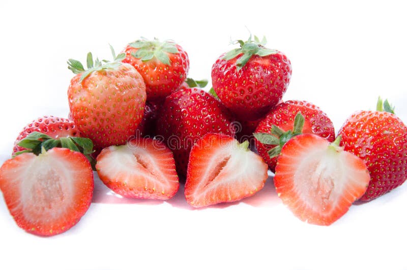 Morango doce super; s com partes superiores verdes foto de stock