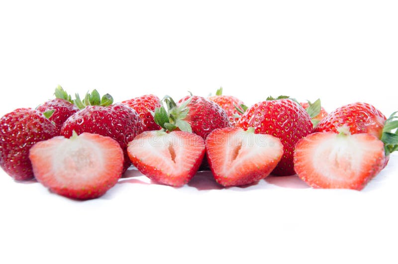 Morango doce super; s com partes superiores verdes imagem de stock