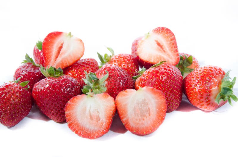 Morango doce super; s com partes superiores verdes fotos de stock royalty free