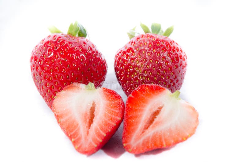 Morango doce super; s com partes superiores verdes imagem de stock