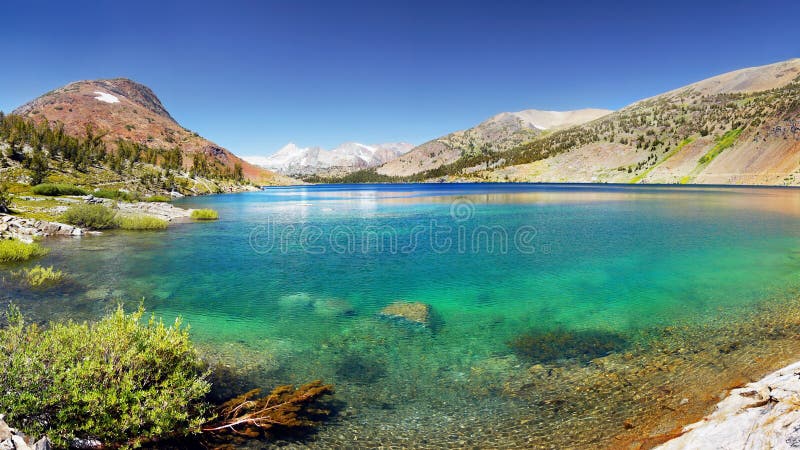 Moren Jeziorne góry panoramy, Yosemite zdjęcia royalty free Moren Jeziorne góry panoramy, Yosemite zdjęcia royalty free