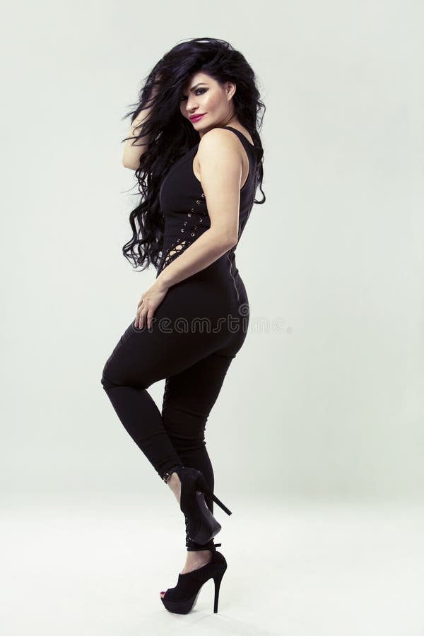 Morena que veste o bodysuit preto fotografia de stock Morena que veste o bodysuit preto fotografia de stock