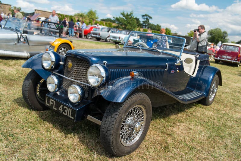 Morgan Car azul clássico imagem de stock royalty free