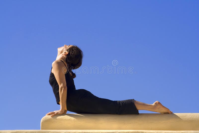 Morgen Hatha-Yoga Übung lizenzfreie stockfotografie Morgen Hatha-Yoga Übung lizenzfreie stockfotografie