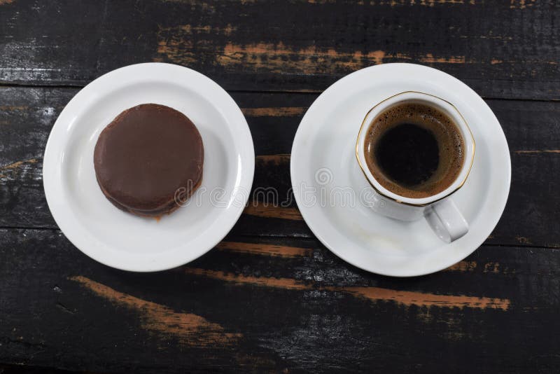 Morgenfrühstück, Kaffee und Schokoladensplitterplätzchen stockfotografie Morgenfrühstück, Kaffee und Schokoladensplitterplätzchen stockfotografie