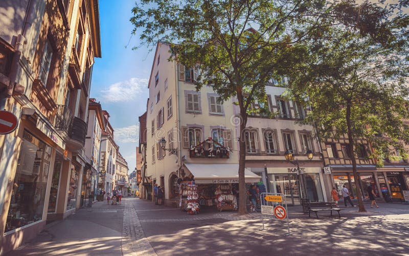 Morgon i Colmar, gammal medeltida stad i den Alsace regionen i Frankrike royaltyfria foton Morgon i Colmar, gammal medeltida stad i den Alsace regionen i Frankrike royaltyfria foton
