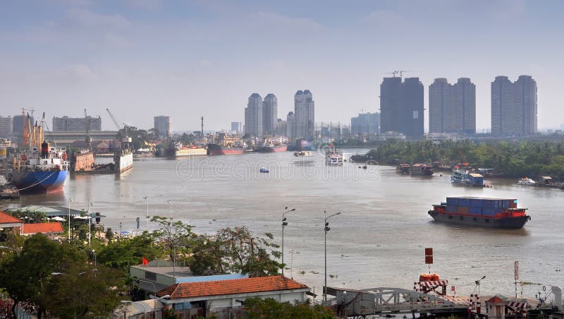 morgonflodsaigon vietnam royaltyfria foton morgonflodsaigon vietnam royaltyfria foton