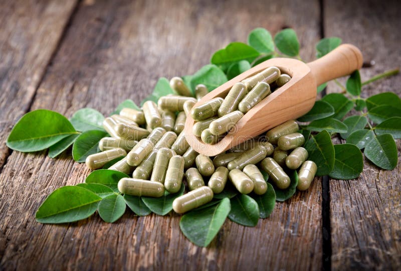 Moringa leaves and capsules