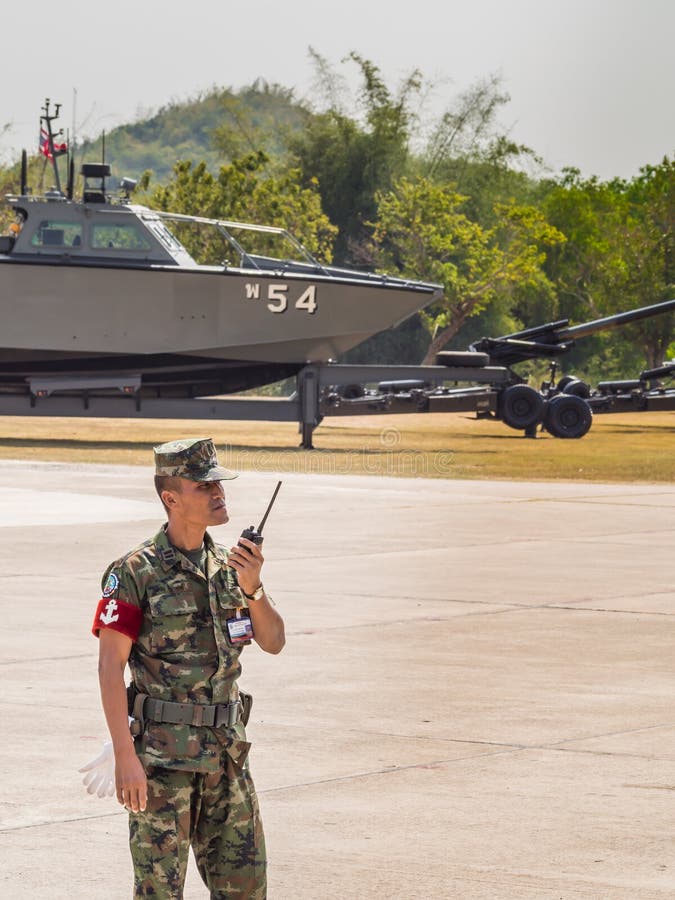 Morskiego narządzania Militarna parada Królewska Tajlandzka marynarka wojenna, Sattahip Morska baza, Chonburi, Tajlandia
