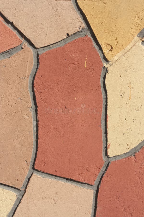 Mosaico irregular de la pared al aire libre