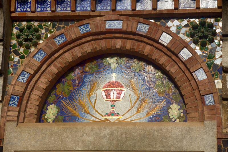Mosaico multicolor en la iglesia vieja en Lloret de Mar fotografía de archivo Mosaico multicolor en la iglesia vieja en Lloret de Mar fotografía de archivo