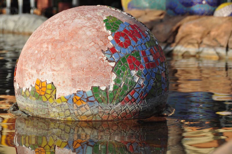 Gelbes U. Blaues Mosaik-Keramikziegel Stockfoto - Bild von orange