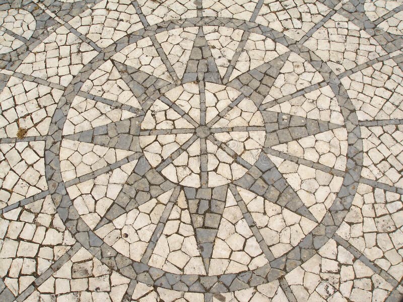 Mosaïque dans un trottoir portugais images libres de droits Mosaïque dans un trottoir portugais images libres de droits