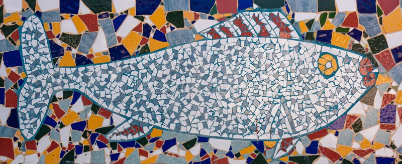 Mosaïque de poissons des carreaux sur le mur