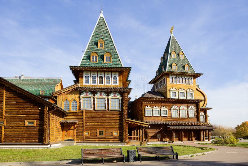 Mosca, Russia, palazzo di legno dello zar Alexey Mikhailovich nella ricostruzione di Kolomenskoye immagini stock Mosca, Russia, palazzo di legno dello zar Alexey Mikhailovich nella ricostruzione di Kolomenskoye immagini stock