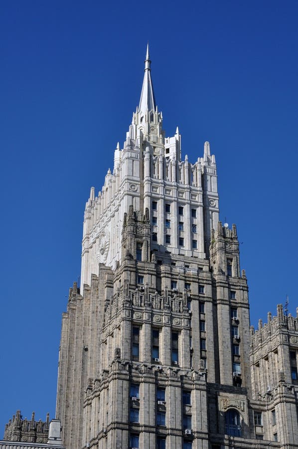 Mosca, Russia, vista alla costruzione del Ministero degli affari interni del grattacielo di Federazione-Stalin russo immagine stock Mosca, Russia, vista alla costruzione del Ministero degli affari interni del grattacielo di Federazione-Stalin russo immagine stock