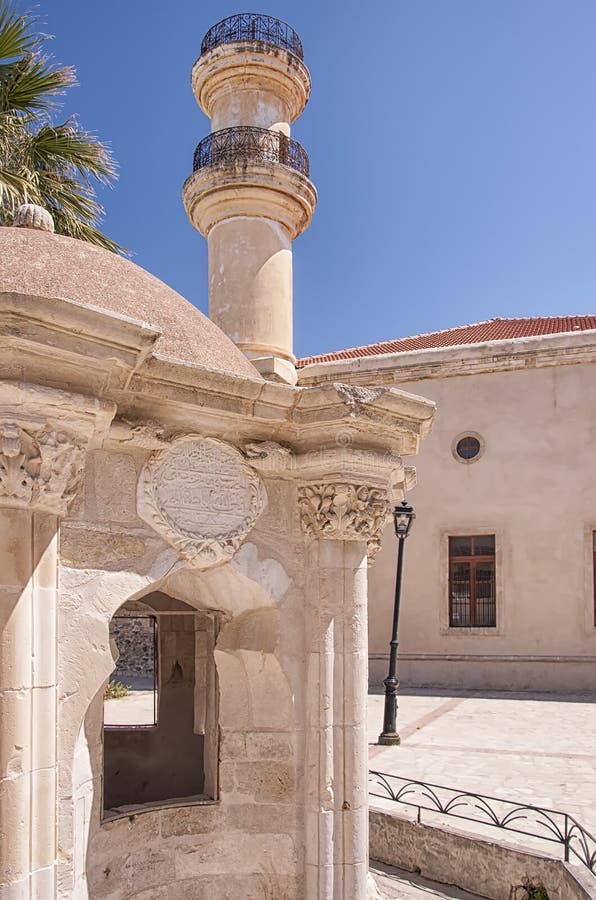 Download Moschea E Fontana Turche Di Lerapetra Fotografia Stock - Immagine di aegean, vecchio: 56884478