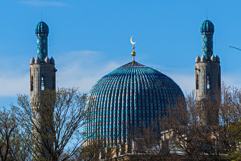 Moschea musulmana del due-minareto immagini stock libere da diritti Moschea musulmana del due-minareto immagini stock libere da diritti