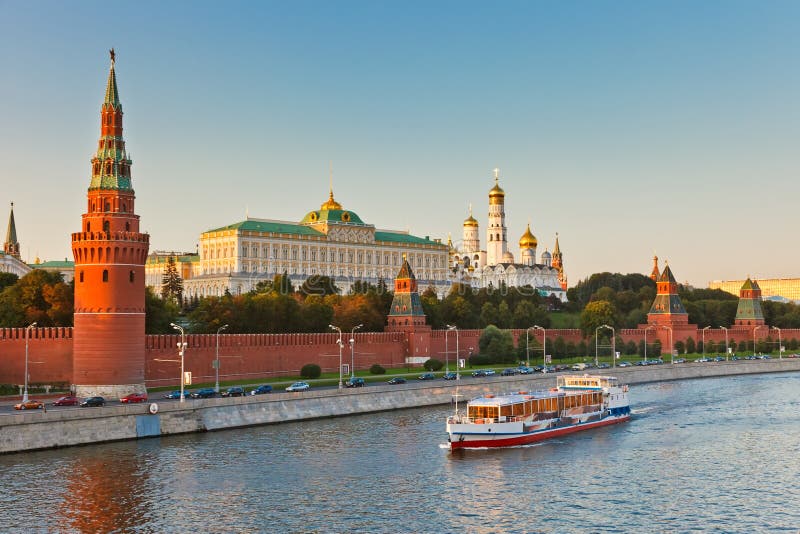 Moscou kremlin au coucher du soleil