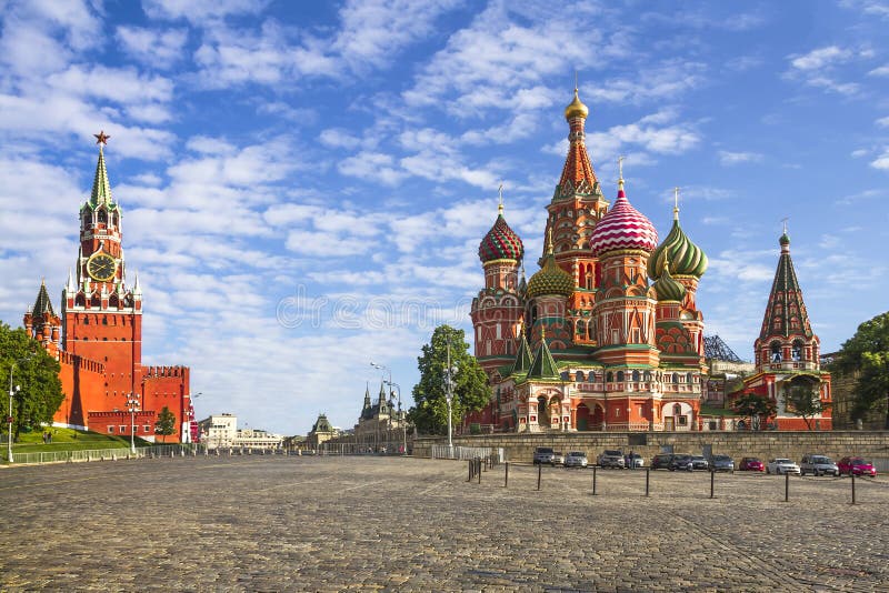 Moscou Kremlin et St Basil Cathedral sur la place rouge