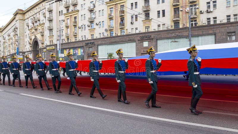 A Bandeira Da Federação Russa E a URSS No Backgroun Foto de Stock - Imagem  de stalino, simbolismo: 79774894