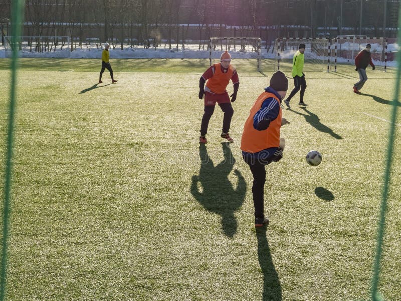 Campo De Futebol Na Velha Cidade De Jerusalem. Jogo Infantil Foto de Stock  Editorial - Imagem de objetivo, verde: 210147003