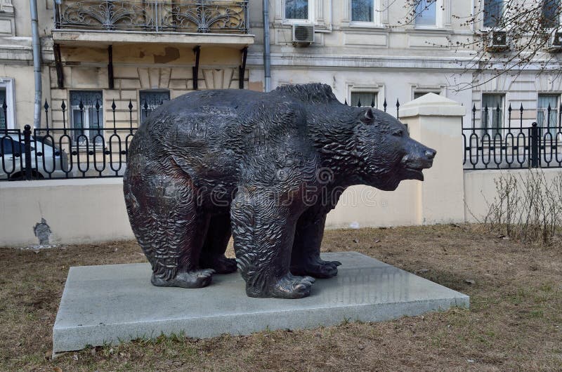 Moscou Russie Avril 15 2017. Sculpture De L'ours Russe Avec L'image Des ...