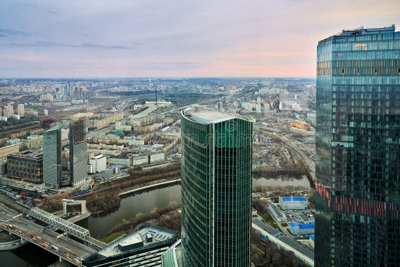 Moscou, Russie - 20 avril 2018, vue depuis la fenêtre sur la ville de Moscou photo stock Moscou, Russie - 20 avril 2018, vue depuis la fenêtre sur la ville de Moscou photo stock