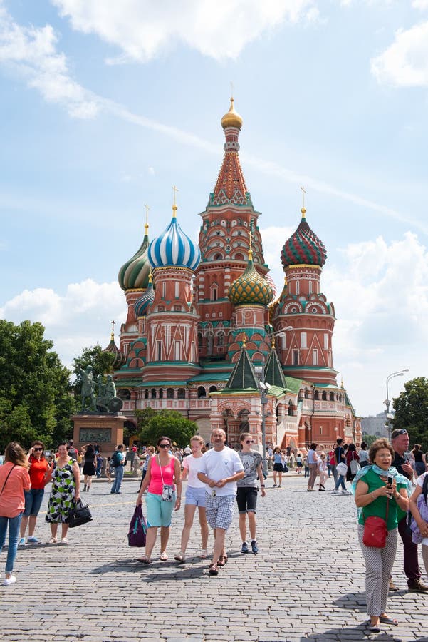 MOSCOU, RUSSIE - 24 JUIN 2016 : La cathédrale de Basil de saint images libres de droits MOSCOU, RUSSIE - 24 JUIN 2016 : La cathédrale de Basil de saint images libres de droits