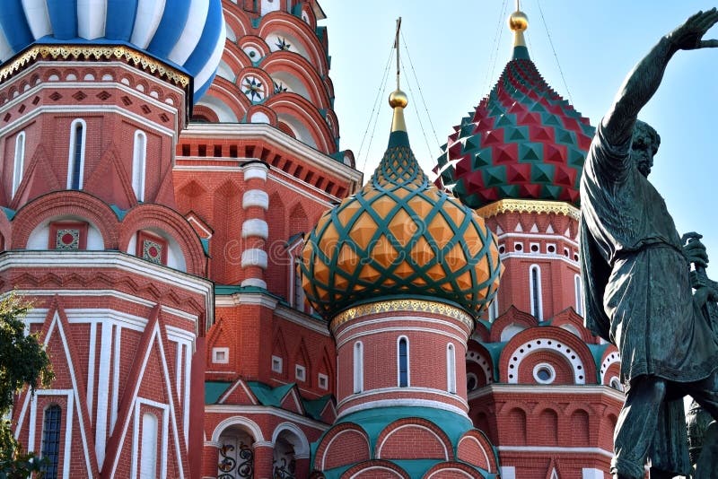 Moscou, Rússia - 17 de agosto de 2018: Catedral do ` s da manjericão do St no quadrado vermelho imagem de stock royalty free Moscou, Rússia - 17 de agosto de 2018: Catedral do ` s da manjericão do St no quadrado vermelho imagem de stock royalty free