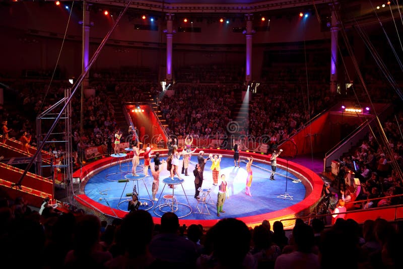 MOSCOVO - JUNHO 5 - arena no circo de Moscovo Nikulin fotos de stock MOSCOVO - JUNHO 5 - arena no circo de Moscovo Nikulin fotos de stock