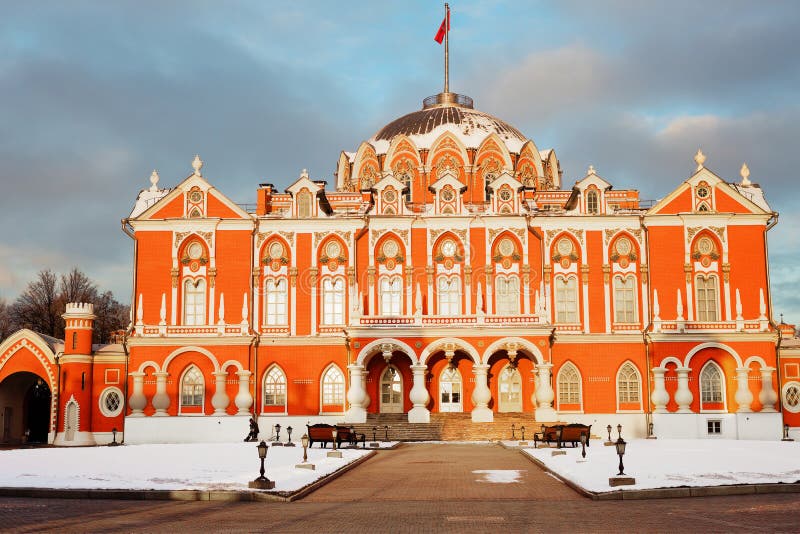 Дворец петра москва. Петровский путевой дворец. Петровский путевой дворец Казаков. Петровский путевой (подъездной) дворец. Петровский путевой дворец стиль Барокко.