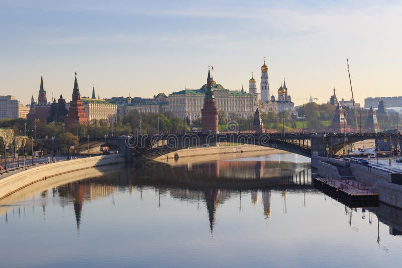 Moscow Kremlin on a Moskva river embankments background. View from Patriarshiy bridge in sunny spring morning stock image Moscow Kremlin on a Moskva river embankments background. View from Patriarshiy bridge in sunny spring morning stock image