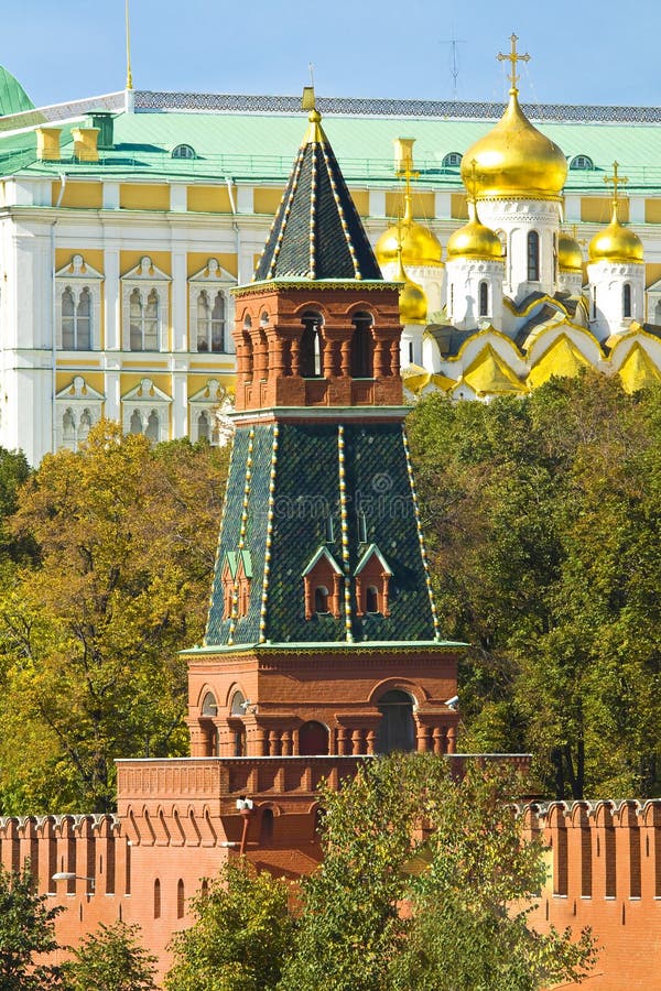 Moscow, Kremlin tower and Annunciation cathedral. Second Anonymous (Nameless) tower of Kremlin fortress and Blagoveshchenskiy (Annunciation) cathedral in Moscow royalty free stock images Moscow, Kremlin tower and Annunciation cathedral. Second Anonymous (Nameless) tower of Kremlin fortress and Blagoveshchenskiy (Annunciation) cathedral in Moscow royalty free stock images