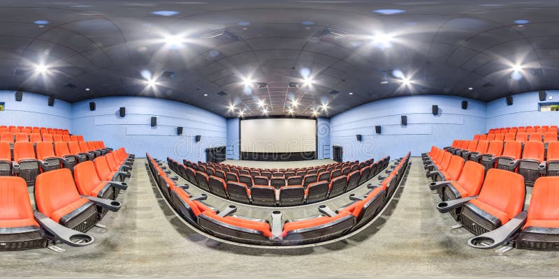 Moscow-2018: panorama sferico 3D con l'angolo di visione di 360 gradi dell'interno del corridoio del cinema con i sedili e lo sch immagini stock libere da diritti Moscow-2018: panorama sferico 3D con l'angolo di visione di 360 gradi dell'interno del corridoio del cinema con i sedili e lo sch immagini stock libere da diritti