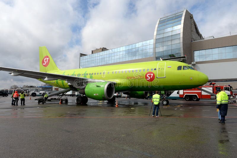 Airbus A319 airplane of S7-Siberia Airlines at a passenger telescopic gangway at Domodedovo International Airport stock photo Airbus A319 airplane of S7-Siberia Airlines at a passenger telescopic gangway at Domodedovo International Airport stock photo