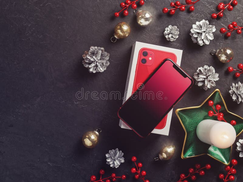 Sắm ngay bộ 3 điện thoại iPhone đỏ Giáng sinh 2019 để mang đến không gian lễ hội lung linh cho gia đình bạn.