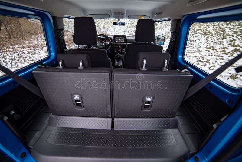 Suzuki Jimny dimensions, boot space and similars