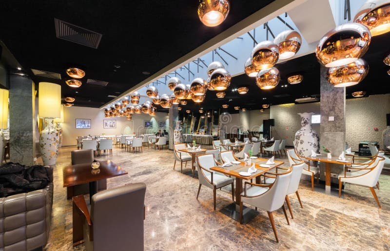 MOSCOW/RUSSIA - JANVIER 2015 Intérieur moderne d'un restaurant de luxe de bifteck image libre de droits MOSCOW/RUSSIA - JANVIER 2015 Intérieur moderne d'un restaurant de luxe de bifteck image libre de droits