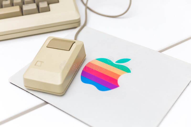 MOSCOW, RUSSIA - JUNE 11, 2018: Old original Apple Mac mouse in museum in Moscow, Russia royalty free stock photos MOSCOW, RUSSIA - JUNE 11, 2018: Old original Apple Mac mouse in museum in Moscow, Russia royalty free stock photos