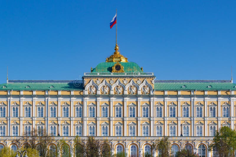 Большой Кремлёвский дворец в Москве резиденция президента. Большой Кремлевский дворец (1839-1849). Флаг большой Кремлевский дворец РФ.