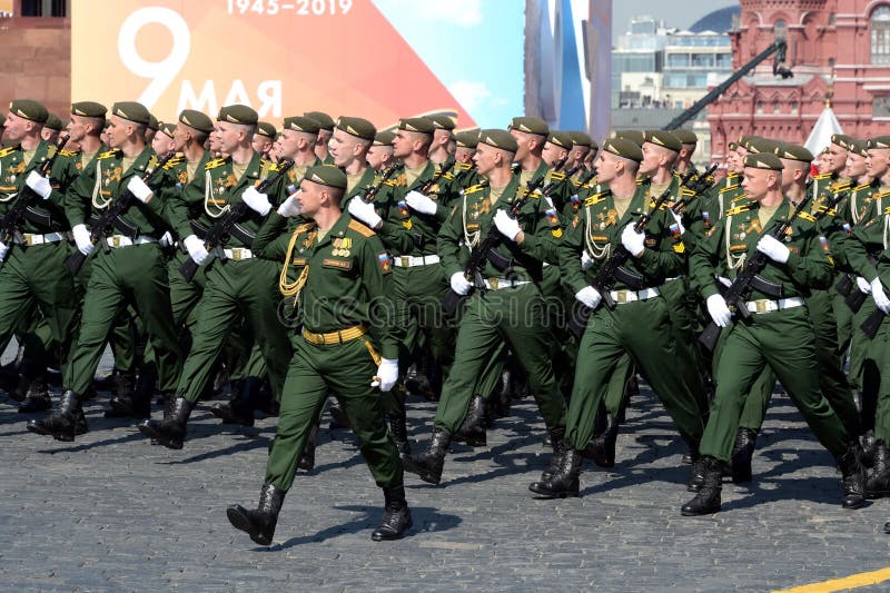 Академия химической и биологической защиты. Военная Академия химической защиты в Москве. Костромская Академия РХБЗ на параде. Форма РХБЗ на параде. Войска хим и биологической защиты парадная форма.