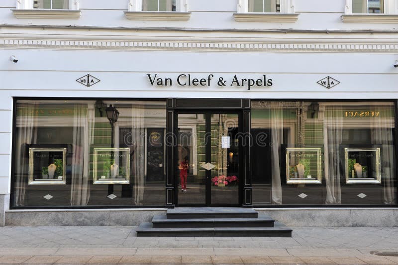 Van Cleef & Arpels Flagship Store Editorial Image Image of flagship