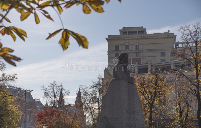 MOSCOW, RUSSIA - OCT 20, 2018: Memorial of the the great German revolutionary socialist Karl Marx on the Teatralnaya square stock image MOSCOW, RUSSIA - OCT 20, 2018: Memorial of the the great German revolutionary socialist Karl Marx on the Teatralnaya square stock image