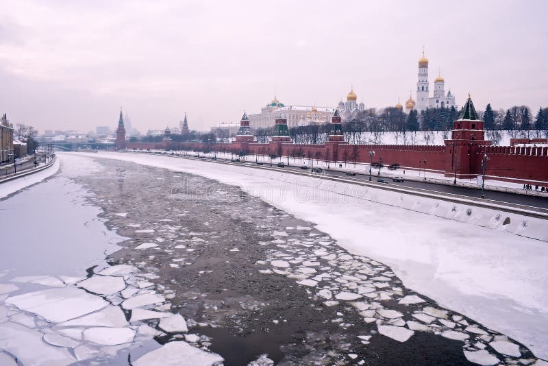 Moscow vinterflod Kremlin royaltyfri fotografi Moscow vinterflod Kremlin royaltyfri fotografi