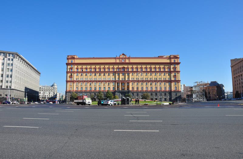 MOSCÚ, RUSIA - 21 09 2015 Cuadrado de Lubyanka edificio de FSB de Rusia fotos de archivo libres de regalías MOSCÚ, RUSIA - 21 09 2015 Cuadrado de Lubyanka edificio de FSB de Rusia fotos de archivo libres de regalías