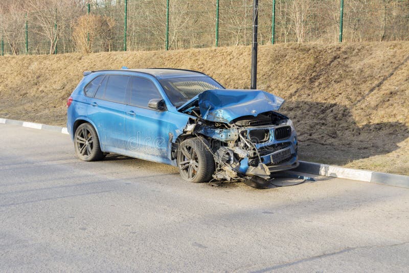 moscú Rusia 28 de marzo de 2019 El coche quebrado que estaba en el accidente fotos de archivo libres de regalías moscú Rusia 28 de marzo de 2019 El coche quebrado que estaba en el accidente fotos de archivo libres de regalías