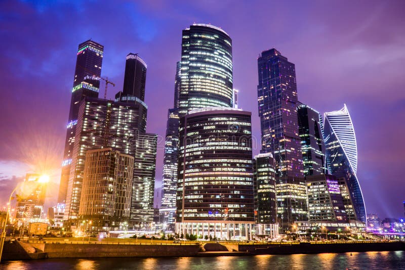 Moscú, Rusia - julio de 2016 Rascacielos del centro de negocios de la ciudad de Moscú imágenes de archivo libres de regalías Moscú, Rusia - julio de 2016 Rascacielos del centro de negocios de la ciudad de Moscú imágenes de archivo libres de regalías