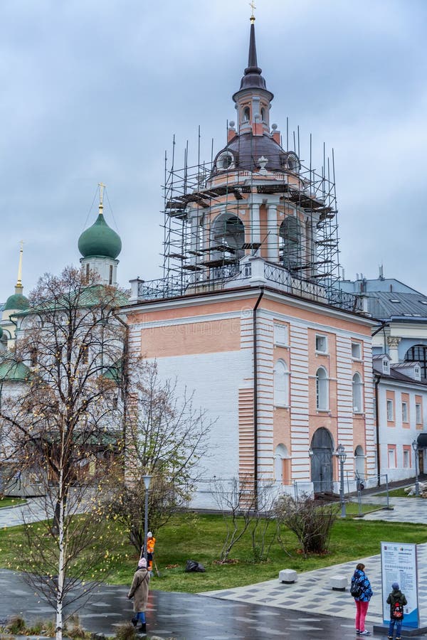 Moskau, Russland, 10.5.2019: Ein schöner Tempel im Stadtzentrum stockfotos Moskau, Russland, 10.5.2019: Ein schöner Tempel im Stadtzentrum stockfotos