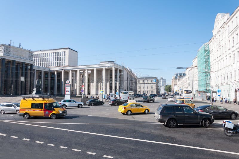 Moskau, Russland - 09 21 2015 moskau Name der Straße Vozdvizhenka und der Landesbibliothek von Lenin stockfotografie Moskau, Russland - 09 21 2015 moskau Name der Straße Vozdvizhenka und der Landesbibliothek von Lenin stockfotografie